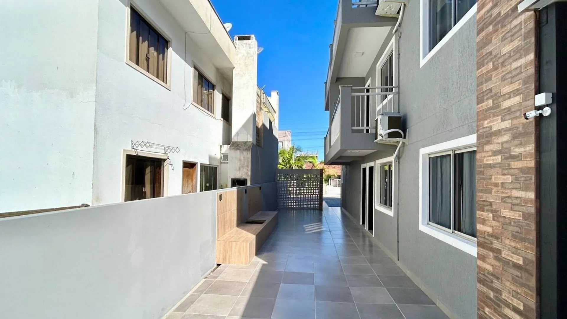 003 - Apartamento Com 2 Dormitorios Na Praia De Bombas Bombinhas Apartment